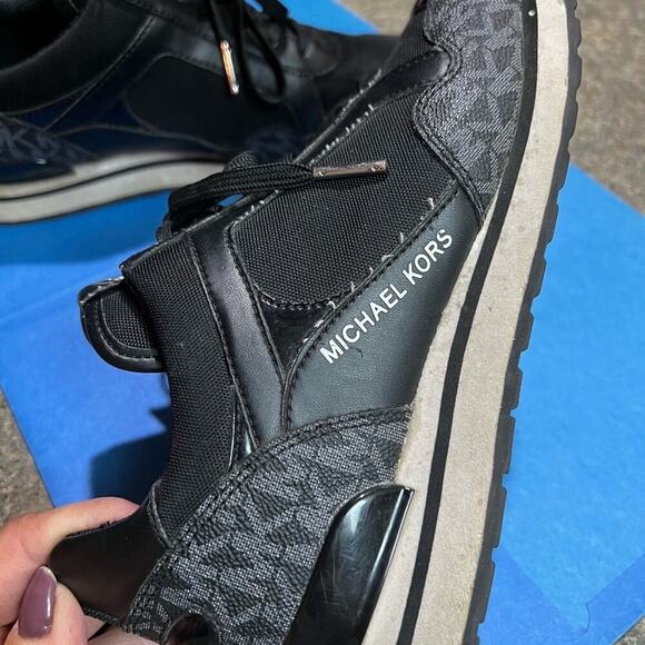 Michael Kors fashion sneakers, black, lace up, Wilma Trainers, women’s size 8 - Picture 4 of 8